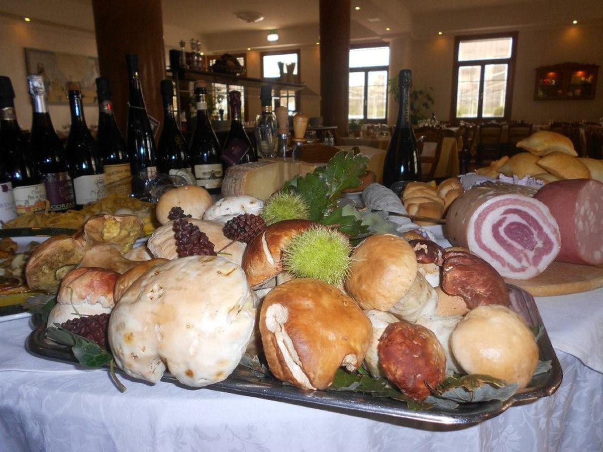 Albergo Ristorante Miramonti Toano エクステリア 写真