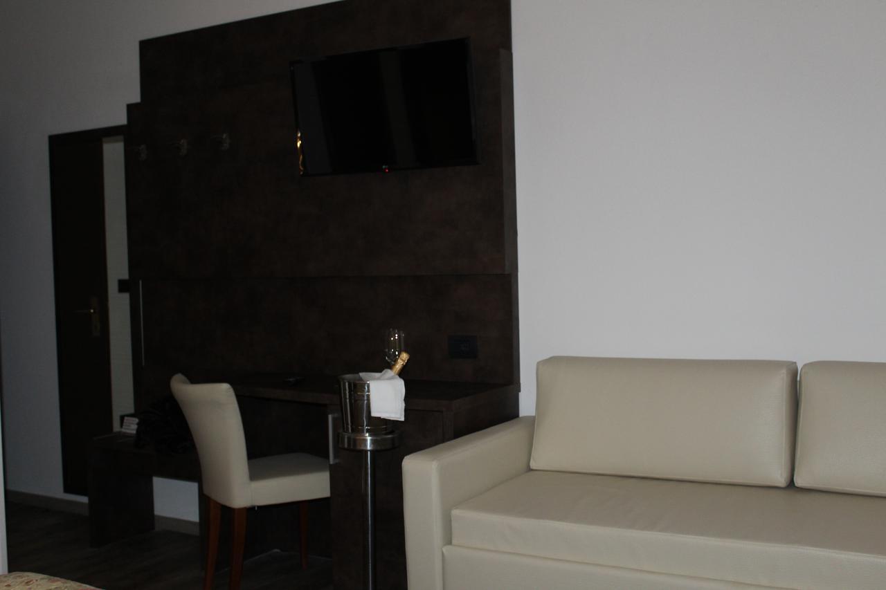 Albergo Ristorante Miramonti Toano エクステリア 写真