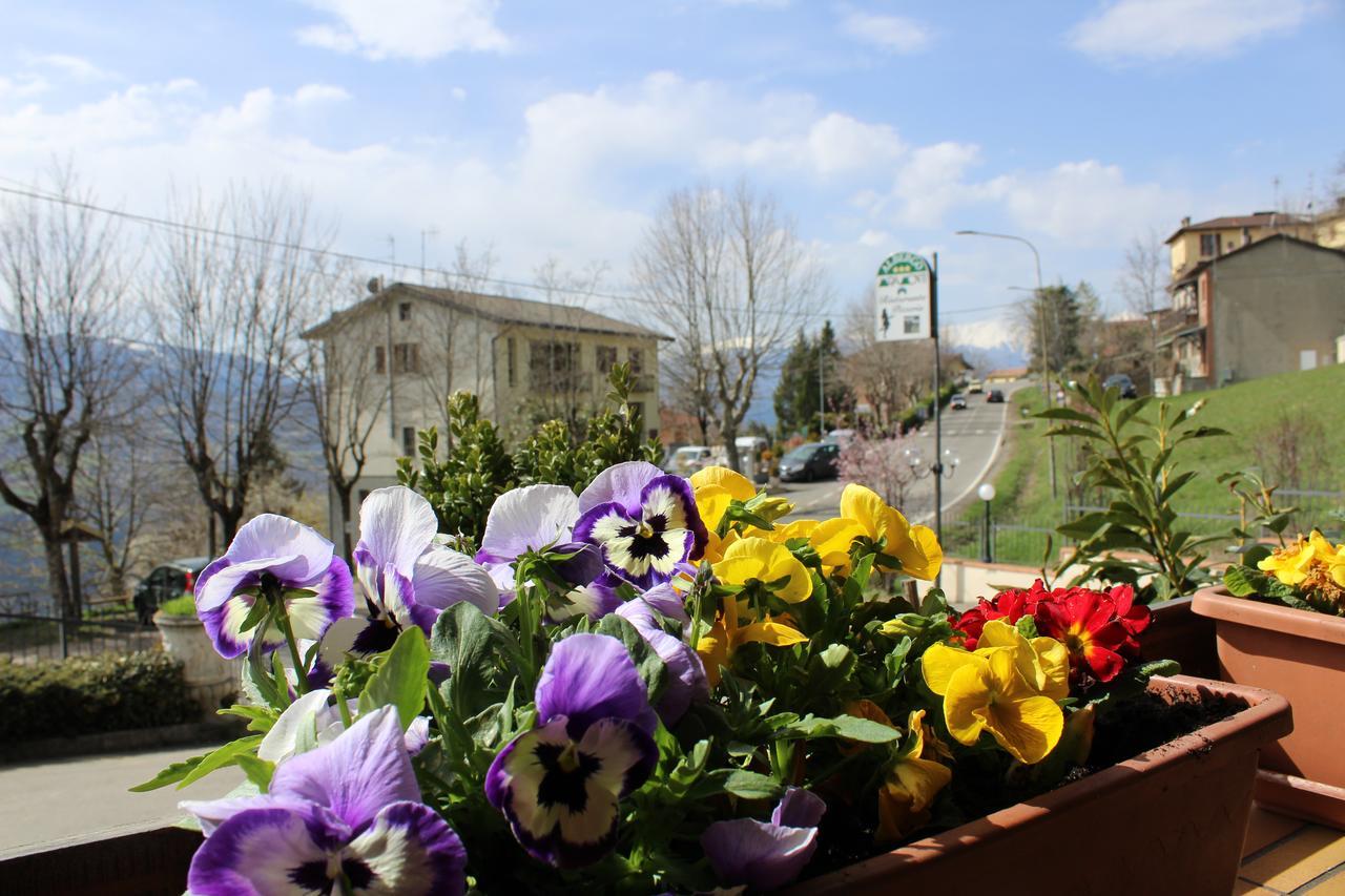 Albergo Ristorante Miramonti Toano エクステリア 写真